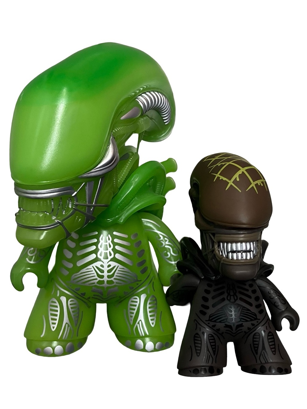 Lot of 2 Titans Alien Xenomorph Vinyl Figures Loot Crate Exclusive Collectors
